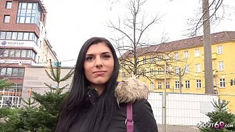 Genç 18+ Alman Kızı Için Büyük Yarak Ve Ağıza Boşalma