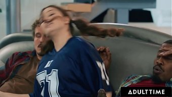 Leana Lovings, Üvey Babasının En Yakın Arkadaşlarının Aletlerine Binerken Neredeyse Yakalanıyordu.