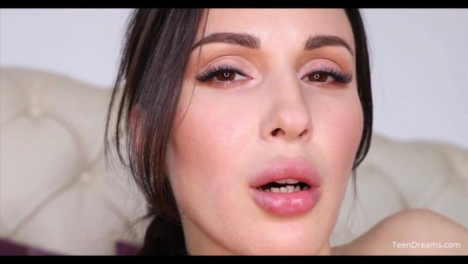 Kızlar Hd Videoda Sihirli Değnekle Mastürbasyon Yapıyorlar