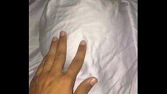 Sevgililer Günü Sürprizi, Ateşli Lezbiyen Aksiyona Yol Açıyor.