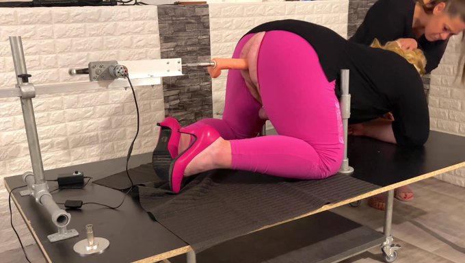 Sissy'Nin Dildo Ile Ilk Deneyimi