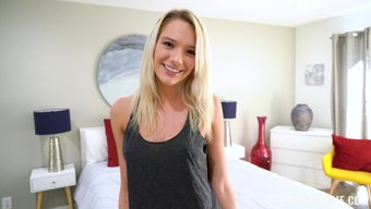 Büyük Doğal Göğüsler Ve Cowgirl Eylemi Vahşi Bir Orgide