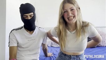 Irklararası Çift, Siyahi Bir Adamla Partneri Arasında Çiğ Domuz Seksi Sunuyor.