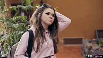 Athena Faris'In Almanya'Daki Çok Daha Yaşlı Bir Adamla Ilk Deneyimi