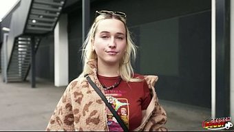 Ilk Porno Seçmemde Kamerada Defalarca Orgazm Olmanın Tadını Çıkarıyorum.