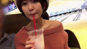 Kısa Saçlı Japon Hatun, Bowlingden Sonra Sikişiyor.