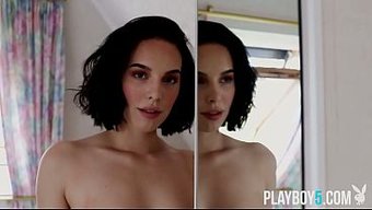 Kameraya Yavaş Yavaş Tahrik Eden, Göğüsleriyle Dikkat Çeken Alman Milf Striptiz Şovu Yapıyorum.