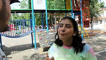 Bu Latina Bebek, Arkadan Creampie'Ye Kadar Tam Paketi Alıyor