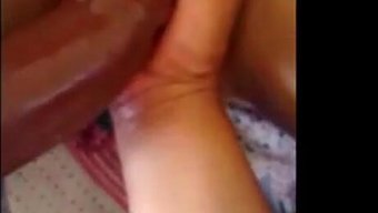 Isveçli Kızlar Yoğun Fisting Deneyimi Için Dildo Ve Parmaklarını Kullanıyor