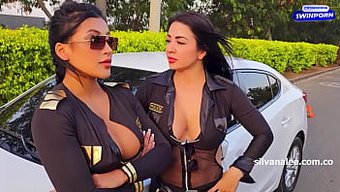 Iki Latin Subay, Mariana Martix Ve Silvana Lee, Dolgun Derrieres Ile Bir Antrenman Seansı Sırasında Devasa Bir Siyah Penisi Yakalarlar