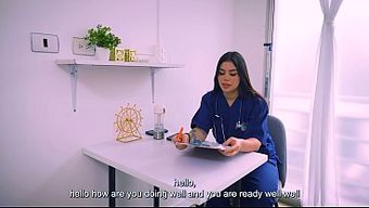 Sertleşmemin Tedavisi Onun Kocaman Memelerinde Bitiyor.