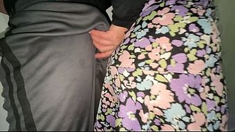 Kız Arkadaşımın Yabancı Birinin Aletini Okşamasını Izlemek, Yasak Rol Yapmayı Gerçek Yapıyor.