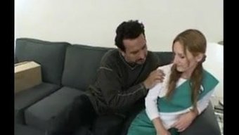 Kurabiye Satan Genç (18+), Hye'Den Sert Bir Bant Alıyor
